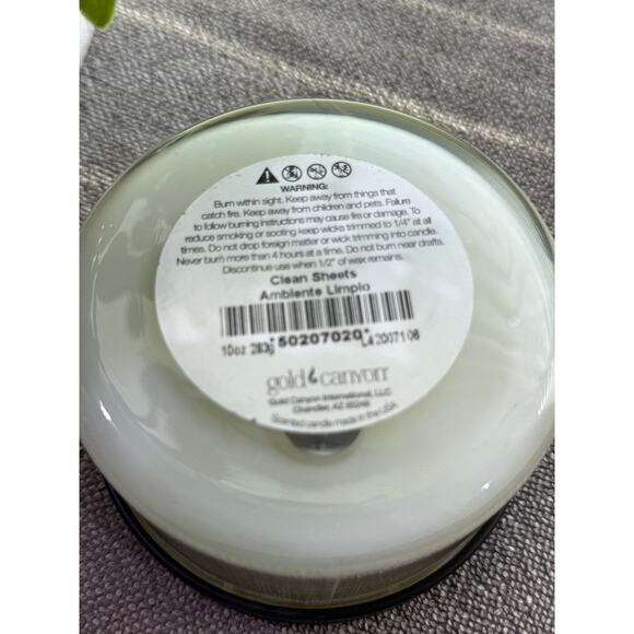 Gold Canyon Candles Small 10oz Clean sheets Highly Scented Candle  Hard to Find - Picture 3 of 3